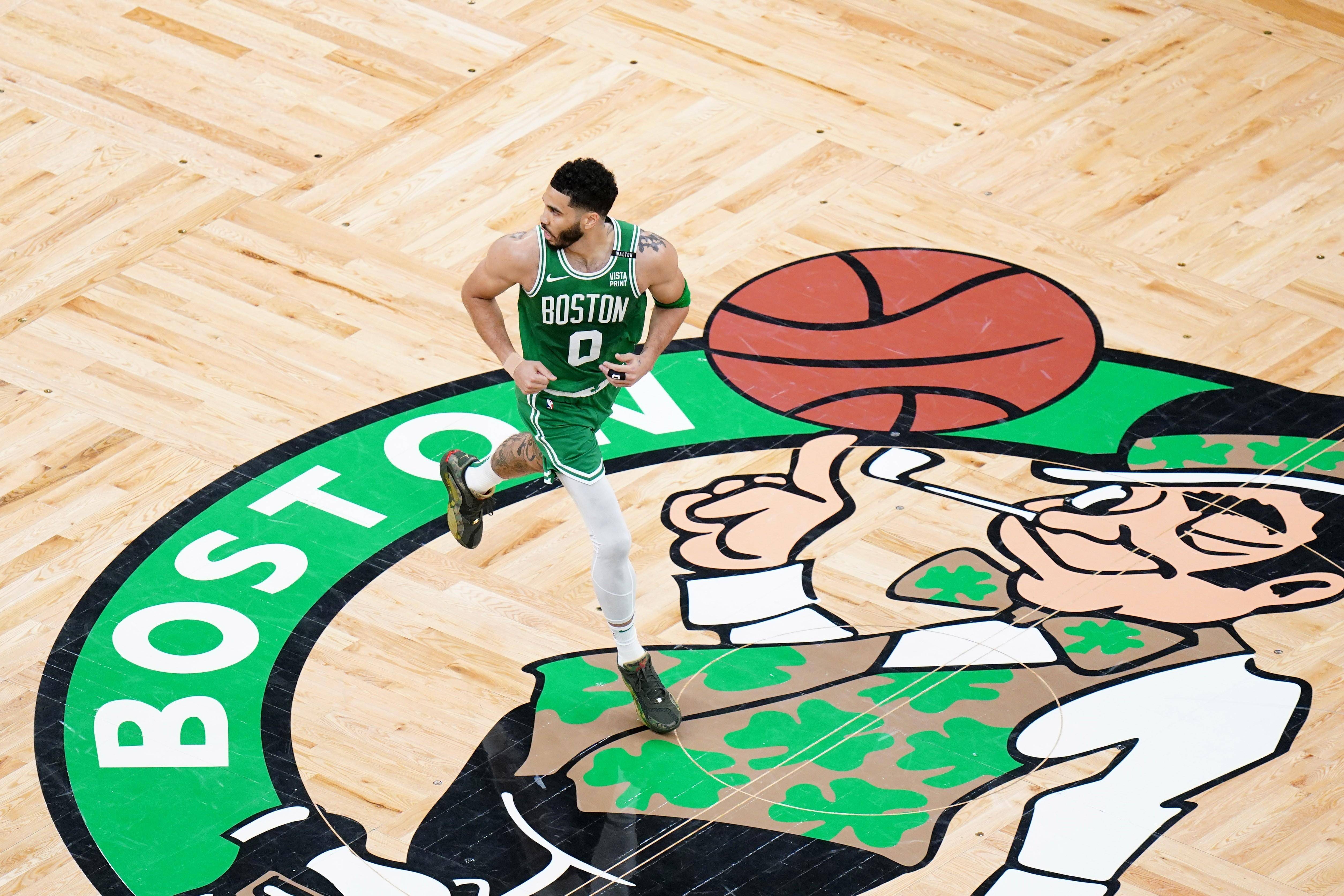 塔图姆官方宣布出色防守新规,老鹰引发争议! 第1张 塔图姆官方宣布出色防守新规,老鹰引发争议! 第1张